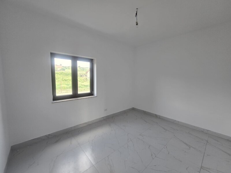 Sarata, Bacau, casa noua moderna de vanzare, confort, spatiu si liniste.