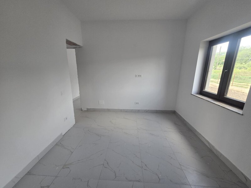 Sarata, Bacau, casa noua moderna de vanzare, confort, spatiu si liniste.