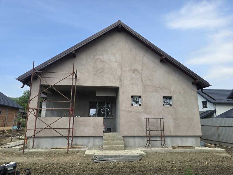 Sarata, Bacau, casa noua moderna de vanzare, confort, spatiu si liniste.