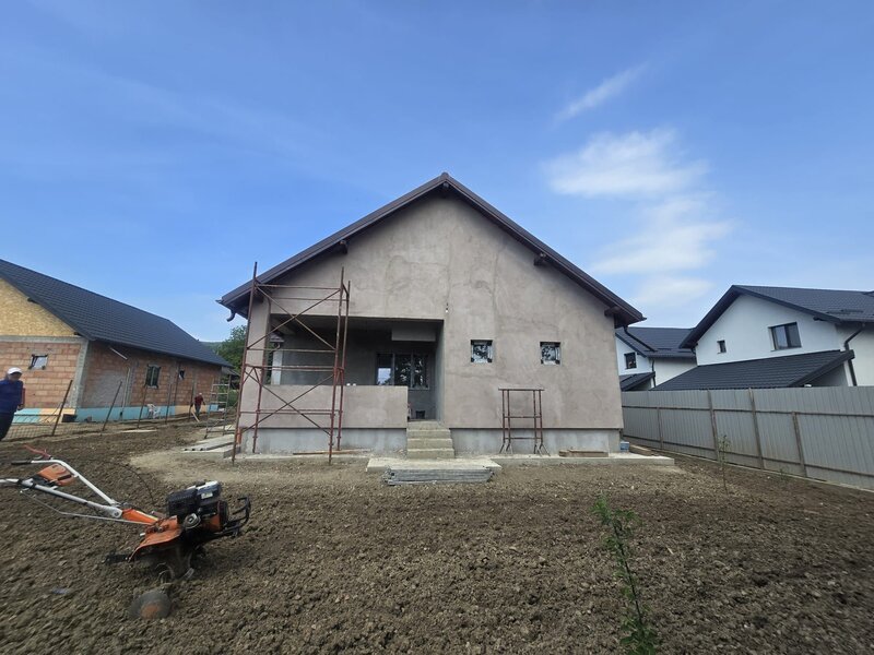 Sarata, Bacau, casa noua moderna de vanzare, confort, spatiu si liniste.