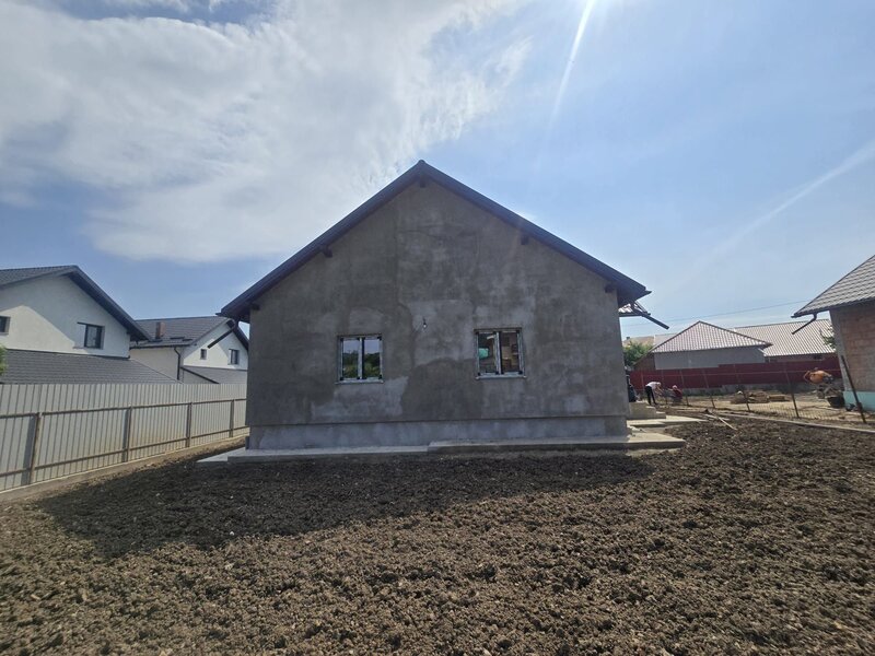 Sarata, Bacau, casa noua moderna de vanzare, confort, spatiu si liniste.
