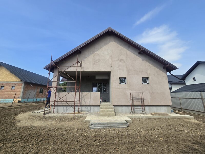 Sarata, Bacau, casa noua moderna de vanzare, confort, spatiu si liniste.