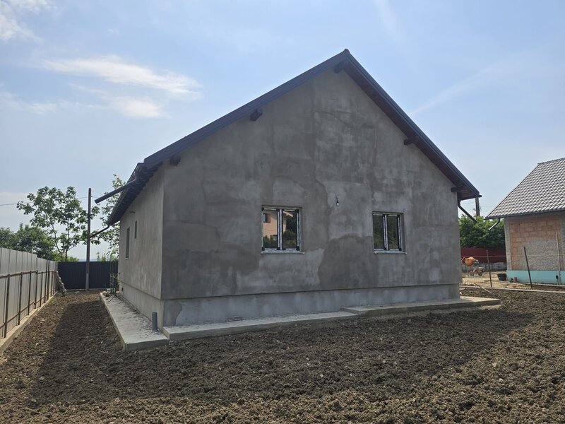 Sarata, Bacau, casa noua moderna de vanzare, confort, spatiu si liniste.